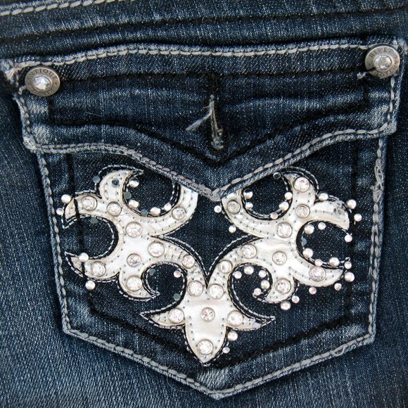 Antique Rivet Bootcut Flap Pockets Embellished Dark Wash Distressed Sz 27 (tag) - Picture 4 of 9